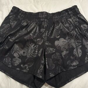 Athleta shiny palm pattern shorts